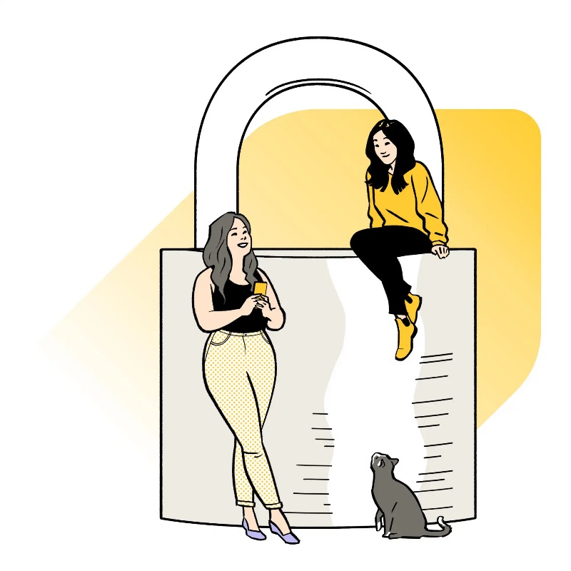Image de deux femmes bavardant devant un cadenas grandeur nature, l’une d’elles s’assoyant dessus, apposée contre le losange étendu de la Banque EQ.